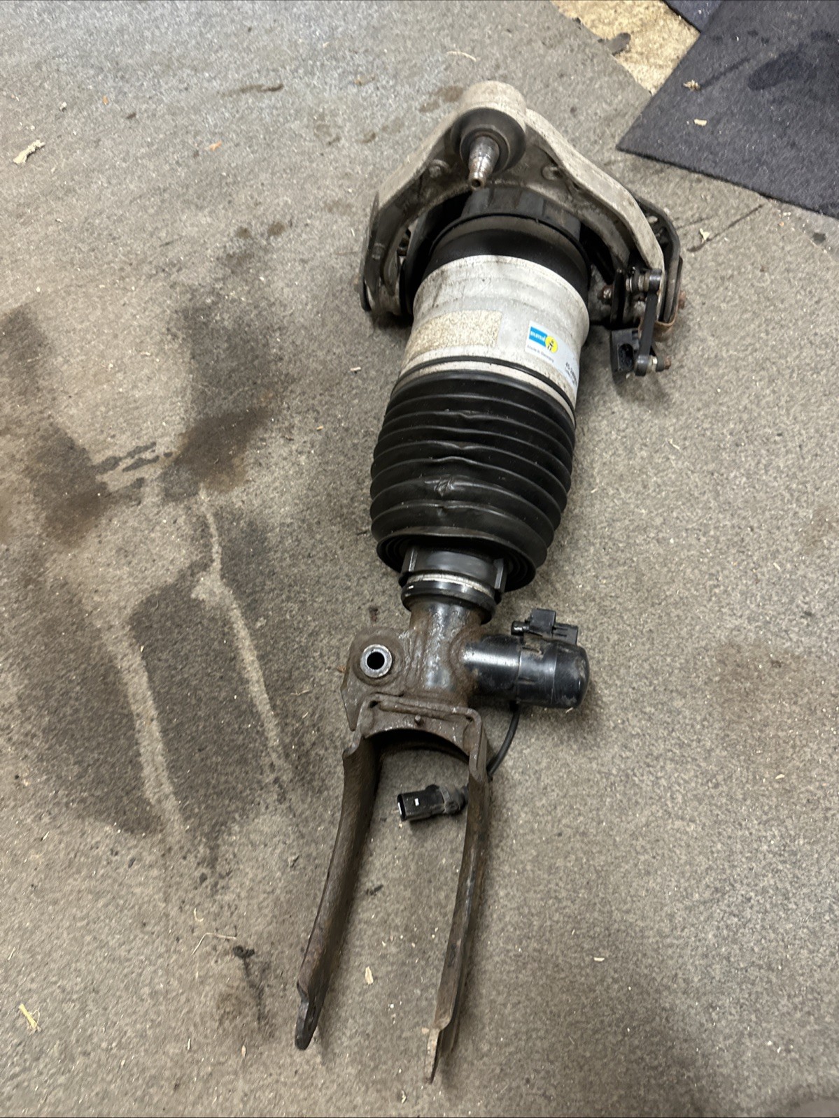 Aftermarket (Bilstein) VW Touareg Mk1 (7L) N/S Front Left Air Suspension Strut Aftermarket (Bilstein) VW Touareg Mk1 (7L) N/S Front Left Air Suspension Strut