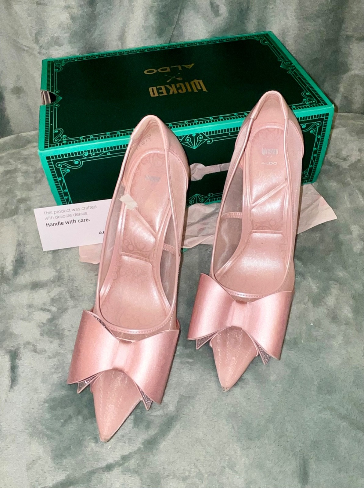 Wicked x Aldo Amazafying Glinda Women’s Heels Pink Satin Bow Women 9B Wicked x Aldo Amazafying Glinda Women’s Heels Pink Satin Bow Women 9B
