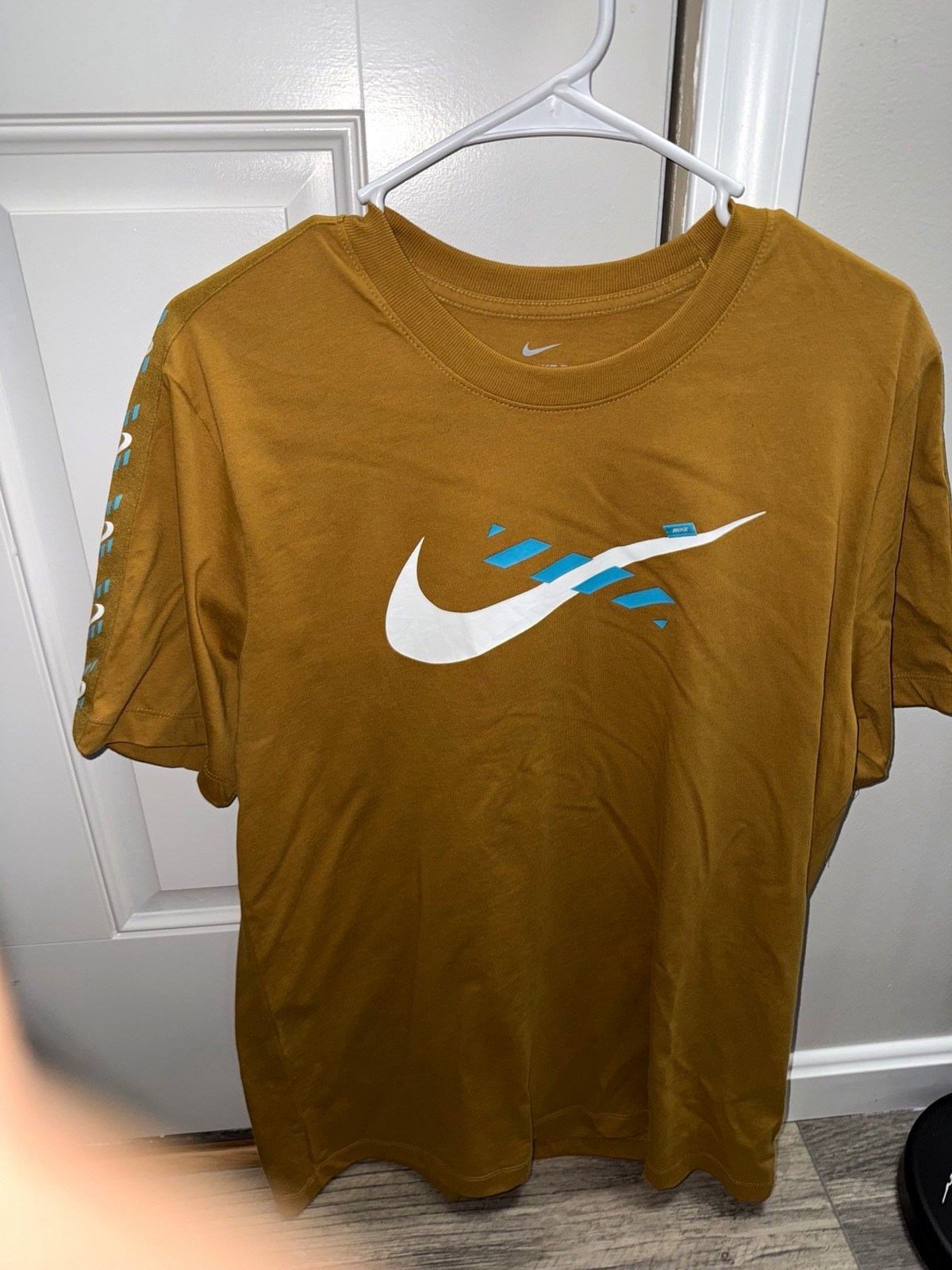 Nike Logo Graphic Print Crew Neck Short Sleeve T-Shirt Men’s XL Multicolor Nike Logo Graphic Print Crew Neck Short Sleeve T-Shirt Men’s XL Multicolor