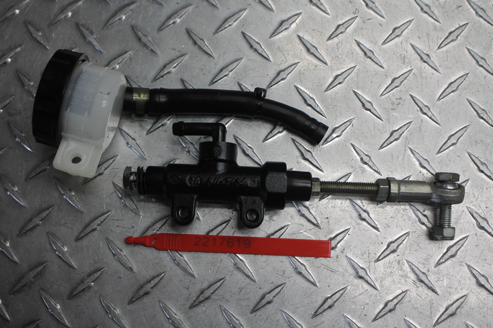 1999 BUELL THUNDERBOLT S3 REAR BRAKE MASTER CYLINDER ASSEMBLY H0205.F 1999 BUELL THUNDERBOLT S3 REAR BRAKE MASTER CYLINDER ASSEMBLY H0205.F