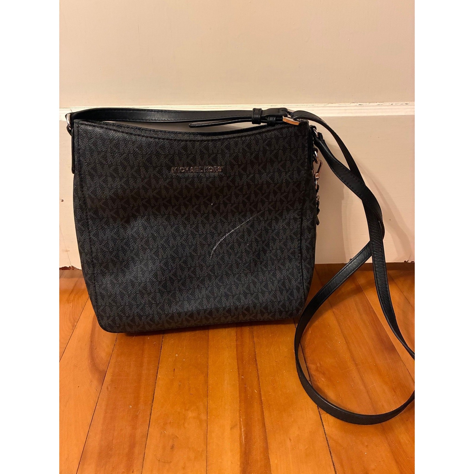 Michael Kors Jet Set Large Logo Messenger Bag | Black | 30S7STVM3V
