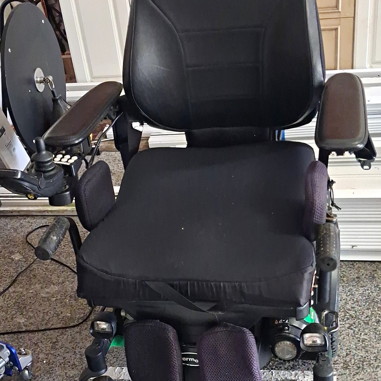 Permobil Power Wheelchair 6-Wheel Joystick, Headrest, Armrests, Black/Green Permobil Power Wheelchair 6-Wheel Joystick, Headrest, Armrests, Black/Green