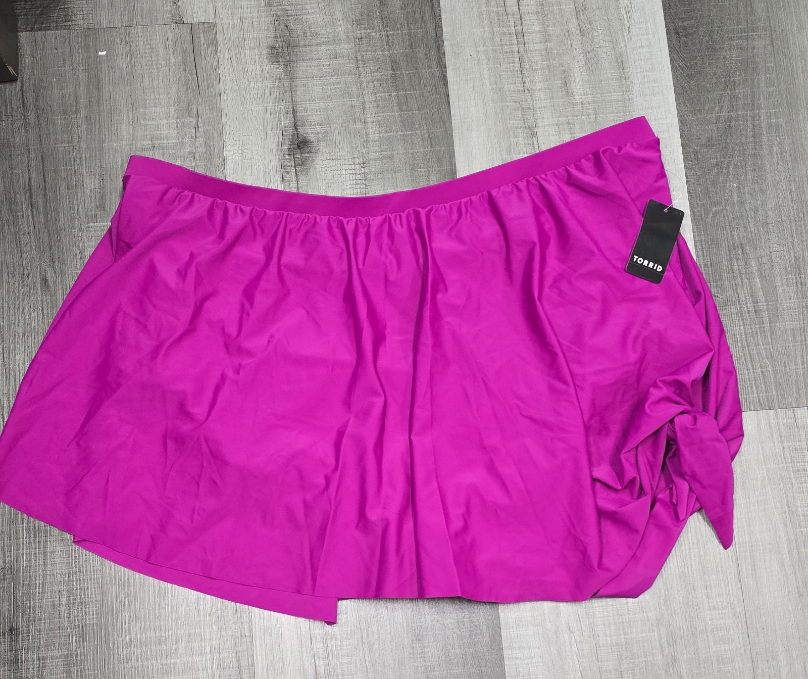 Torrid High-Rise Mid Length Side Tie Swim Skirt w/ Brief Size 4 Fuchsia Torrid High-Rise Mid Length Side Tie Swim Skirt w/ Brief Size 4 Fuchsia