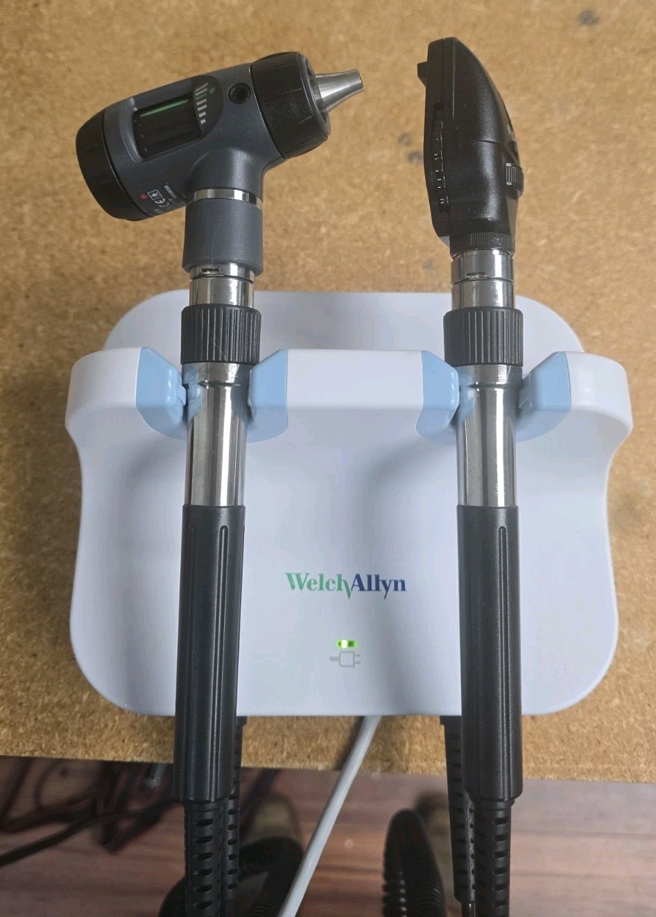 Welch Allyn 777 Wall Mount Otoscope System With 11720 & 23810 Heads working Welch Allyn 777 Wall Mount Otoscope System With 11720 & 23810 Heads working