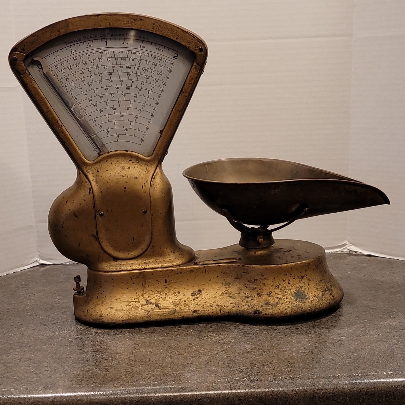 Antique Toledo Scale Co. Mechanical Tabletop Counter Scale with Pan Scoop Tray Antique Toledo Scale Co. Mechanical Tabletop Counter Scale with Pan Scoop Tray