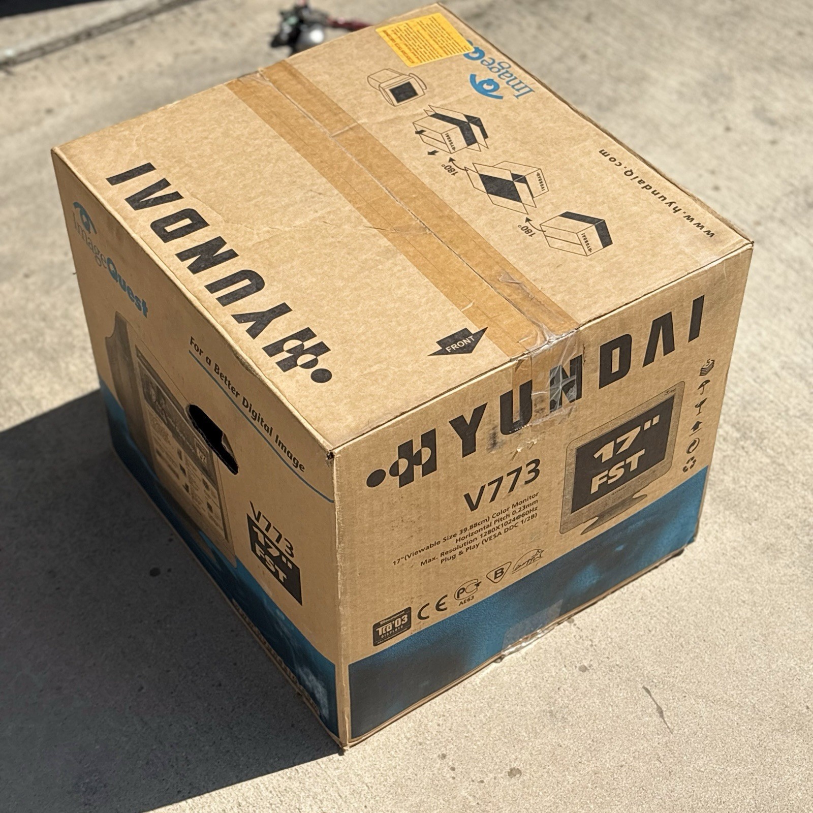 Hyundai ImageQuest V773 17” CRT Monitor (2002) – Vintage Retro Gaming Boxed Rare