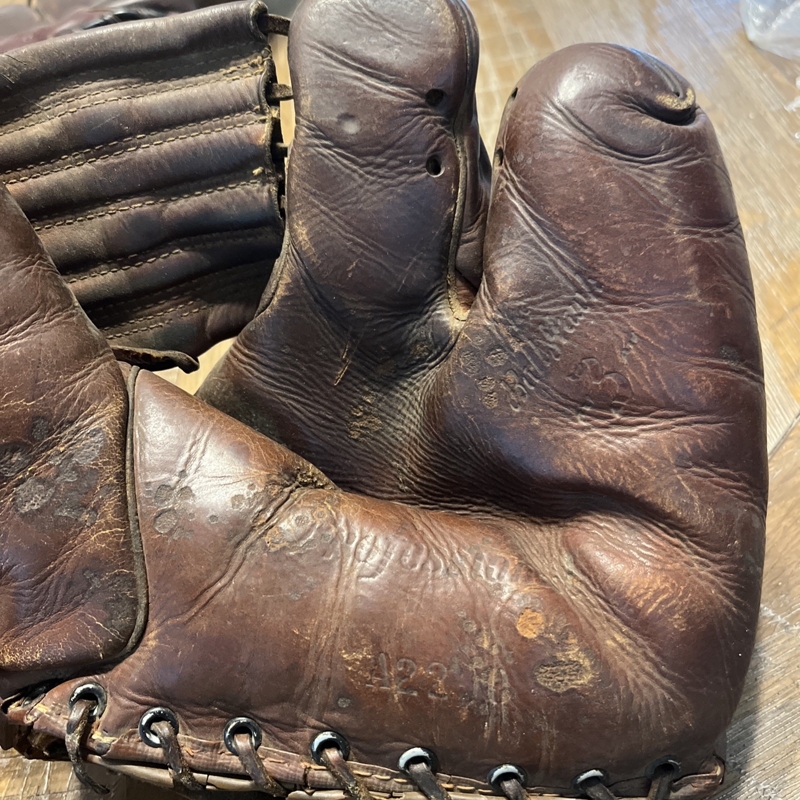 Vintage 1950s Wilson Ball Hawk A2210 Leather Baseball Glove Display Piece Vintage 1950s Wilson Ball Hawk A2210 Leather Baseball Glove Display Piece