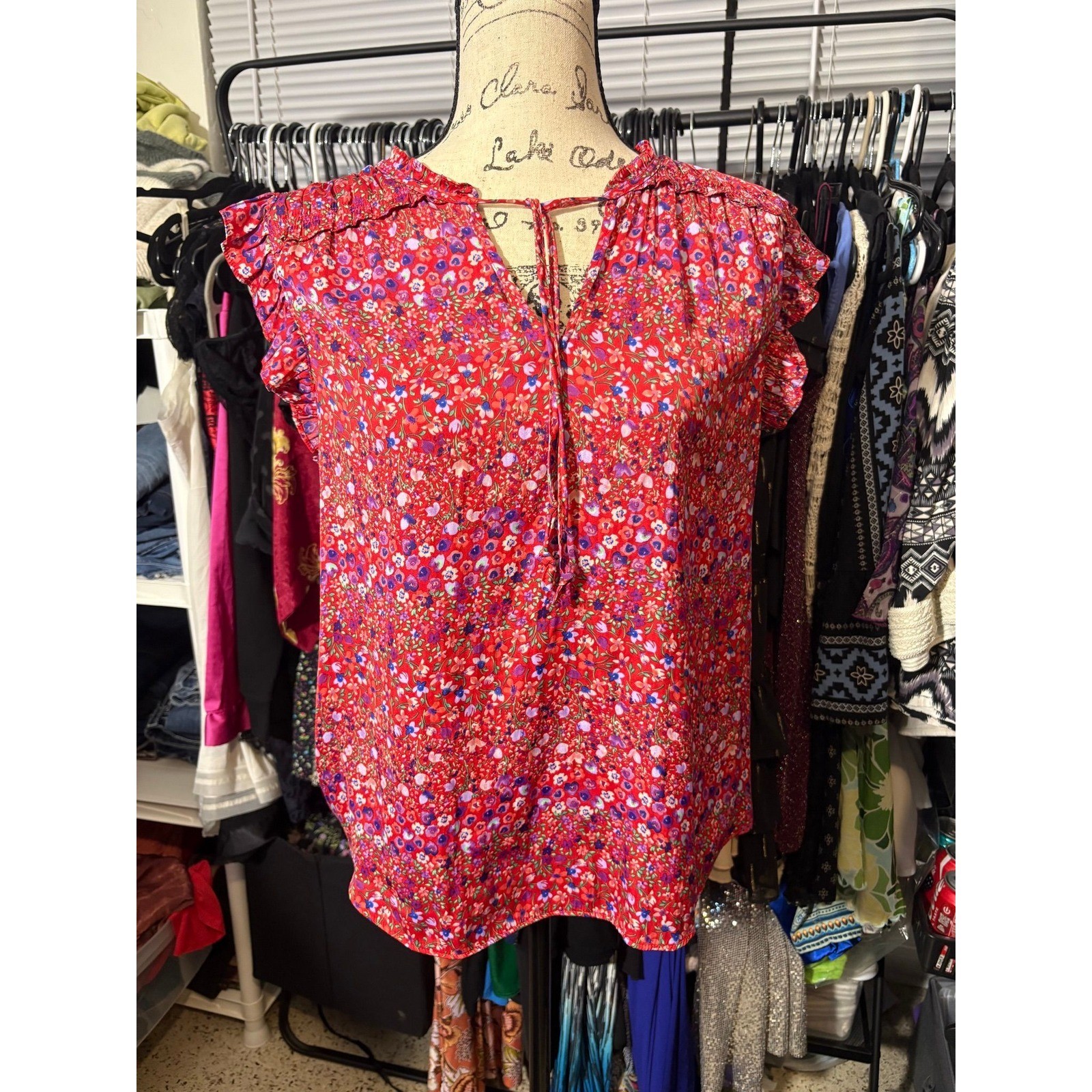Adrienne Vittadini Womens Medium Red Floral Tie Neck Ruffle Flutter Sleeve Top Adrienne Vittadini Womens Medium Red Floral Tie Neck Ruffle Flutter Sleeve Top