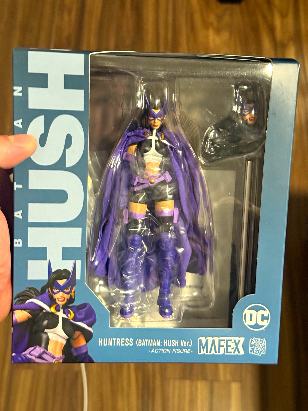 Medicom Toy MAFEX No. 170 Huntress Batman: Hush Ver. Action Figure Medicom Toy MAFEX No. 170 Huntress Batman: Hush Ver. Action Figure