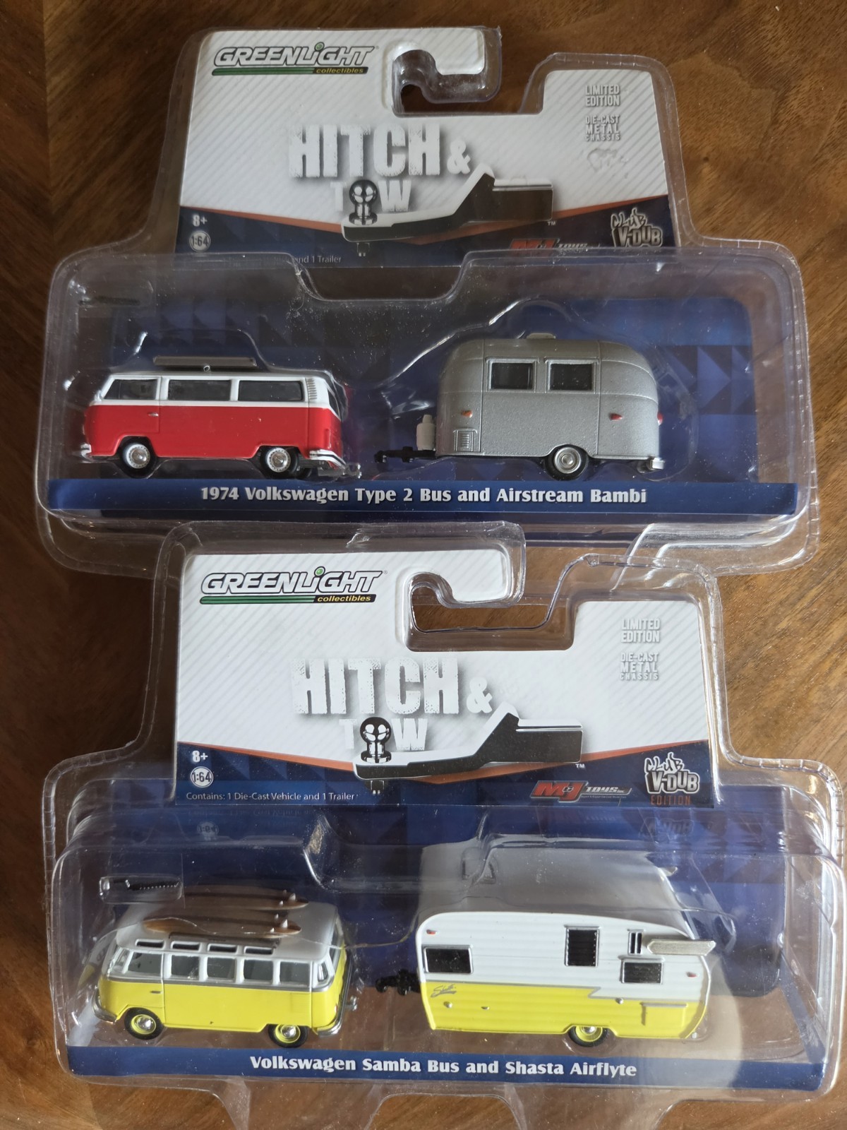GREENLIGHT 2016 Hitch & Tow 1974 VW Type 2 Bus & Samba surf Bus 1:64 lot of 2 GREENLIGHT 2016 Hitch & Tow 1974 VW Type 2 Bus & Samba surf Bus 1:64 lot of 2