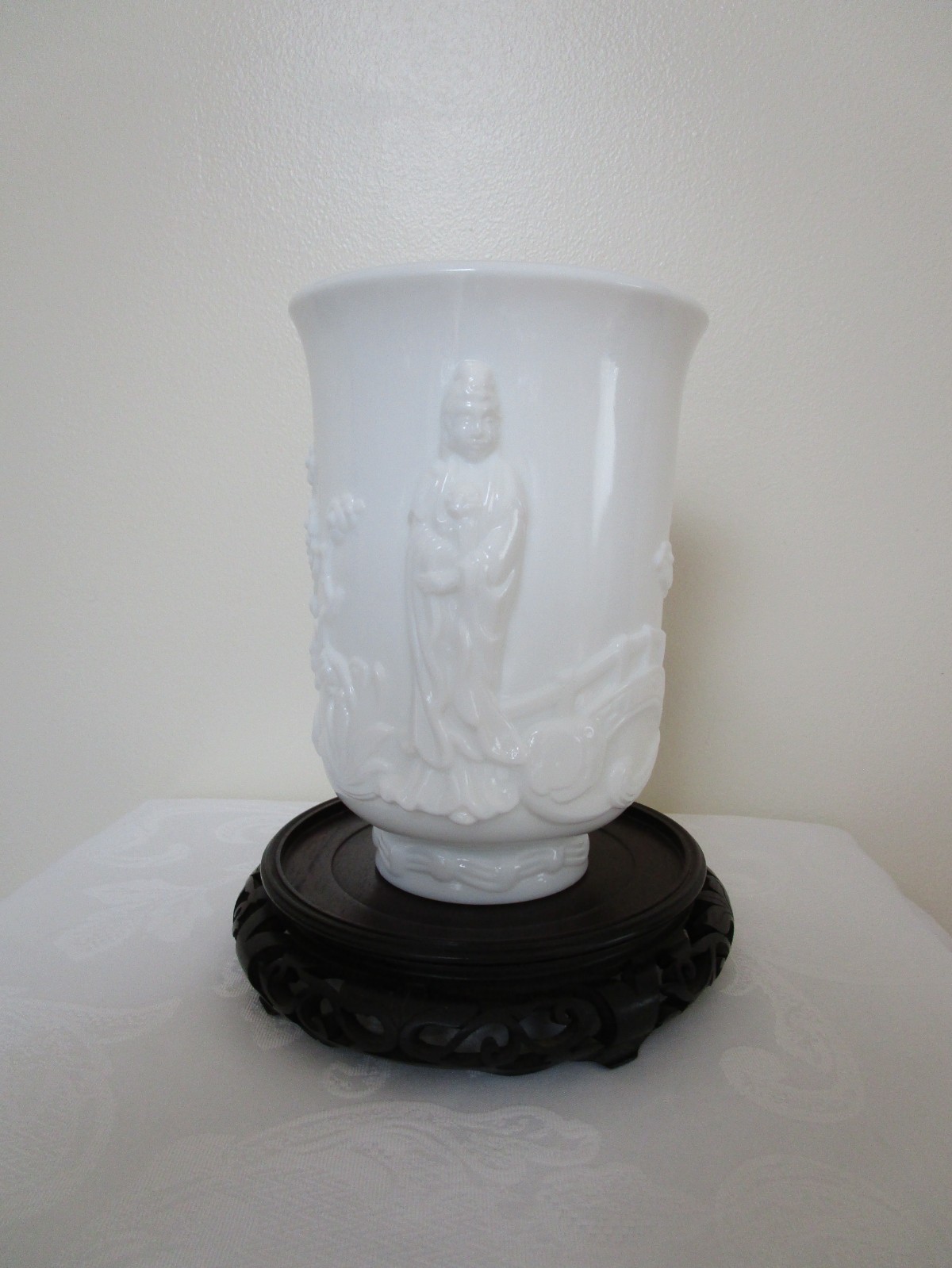 Vintage Fenton Milk Glass Oriental Vase Empress Embossed With Base XLNT Vintage Fenton Milk Glass Oriental Vase Empress Embossed With Base XLNT