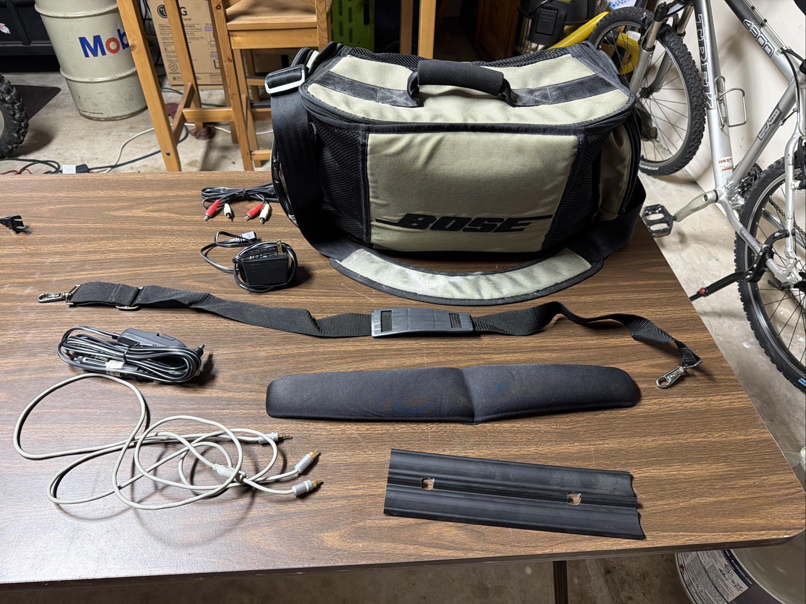 Vintage BOSE AW-1 Acoustic Wave Battery Travel Portable Canvas Bag & Accessories Vintage BOSE AW-1 Acoustic Wave Battery Travel Portable Canvas Bag & Accessories