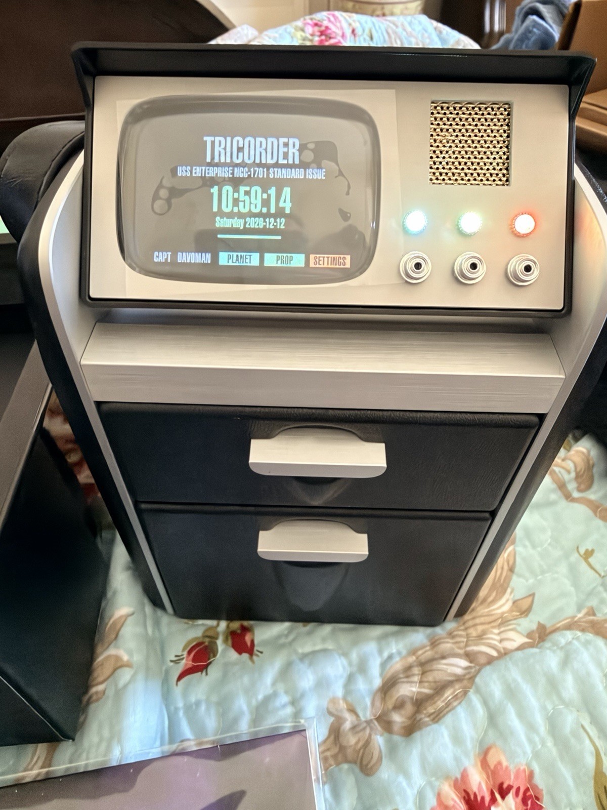 Star Trek THS Standard Issue Tricorder Set w/ Mount & Data Discs - Wand Company. Star Trek THS Standard Issue Tricorder Set w/ Mount & Data Discs - Wand Company.