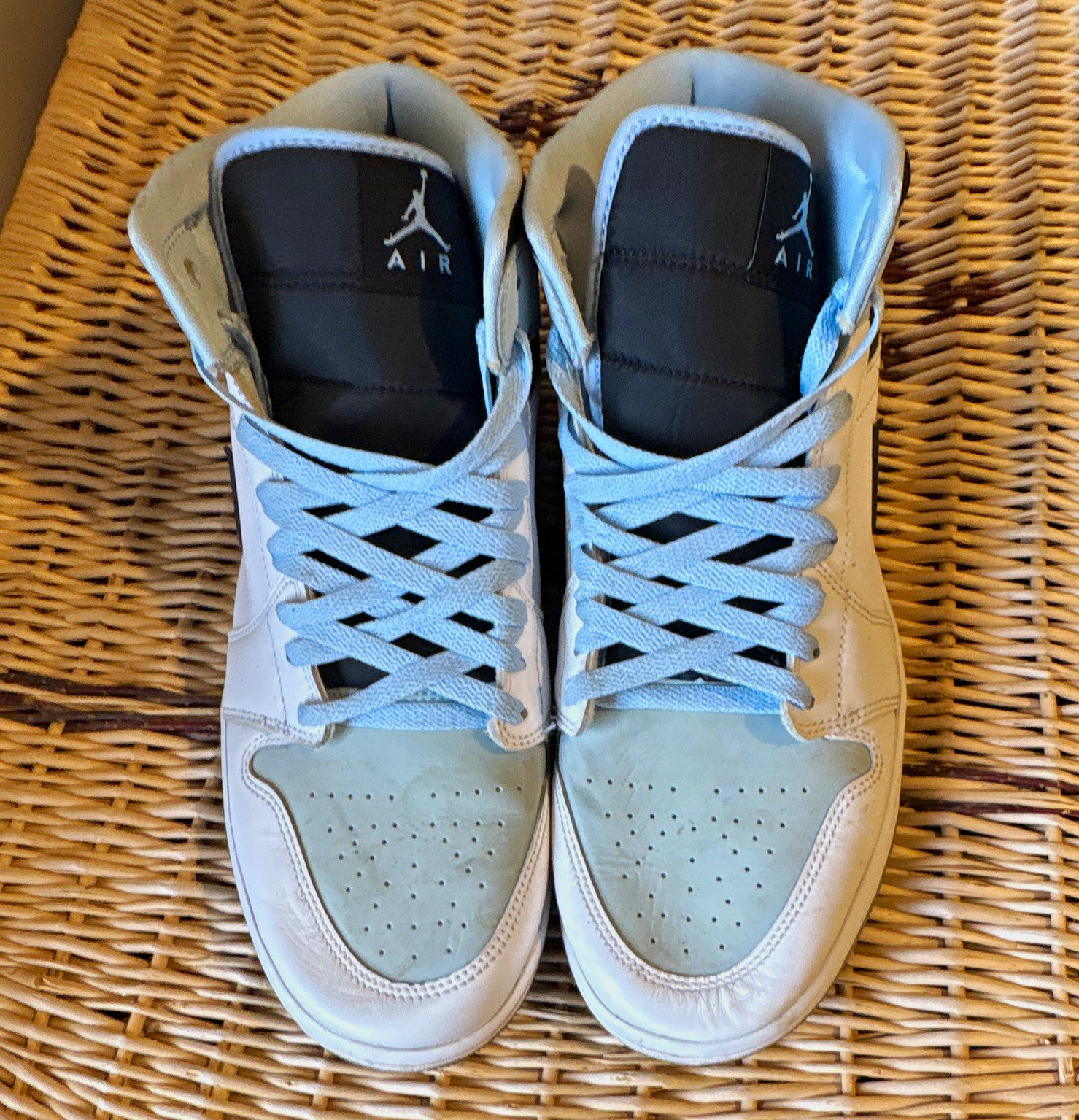 Jordan Men’s Air 1 Colorblock Mid Top Leather Lace-Up Sneakers size 11.5 Jordan Men’s Air 1 Colorblock Mid Top Leather Lace-Up Sneakers size 11.5