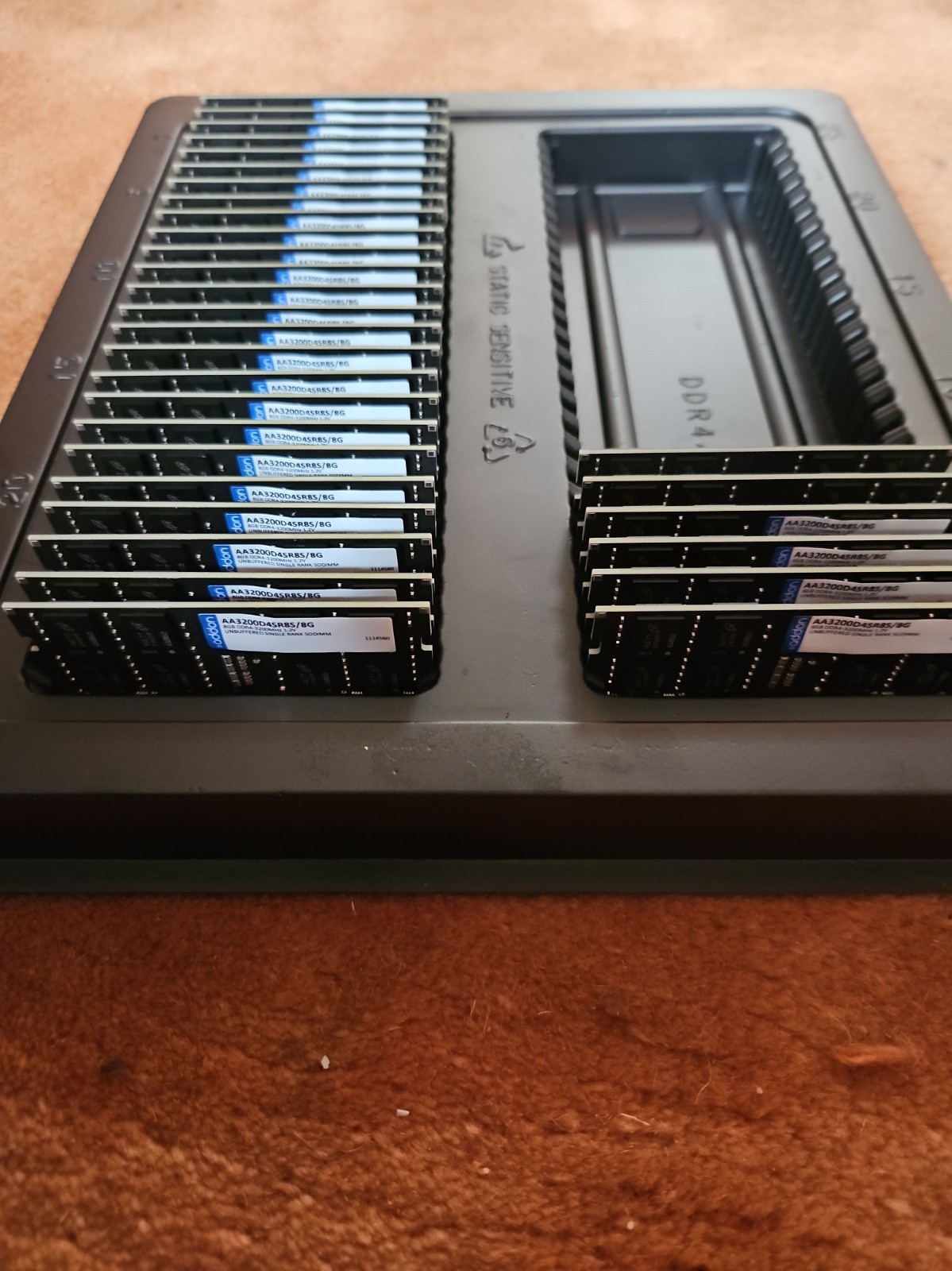 Lot of 31AddOn 56GB (7x8GB) DDR4-3200 SO-DIMM 260-Pin Unbuffered AA3200D4SR8S/8G Lot of 31AddOn 56GB (7x8GB) DDR4-3200 SO-DIMM 260-Pin Unbuffered AA3200D4SR8S/8G