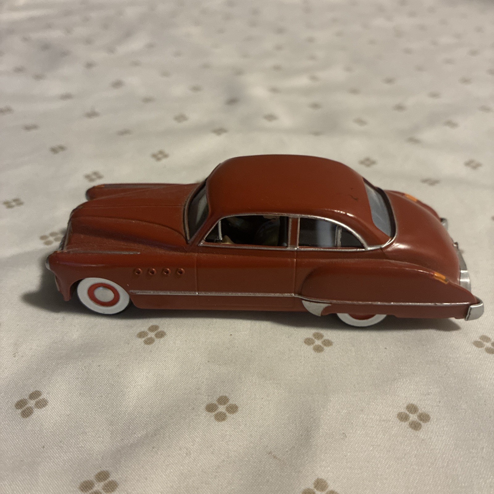 Die Cast \'The Buick Of Professor Smith From Tintin 1949\' 1/43 Atlas Tintin Die Cast \'The Buick Of Professor Smith From Tintin 1949\' 1/43 Atlas Tintin
