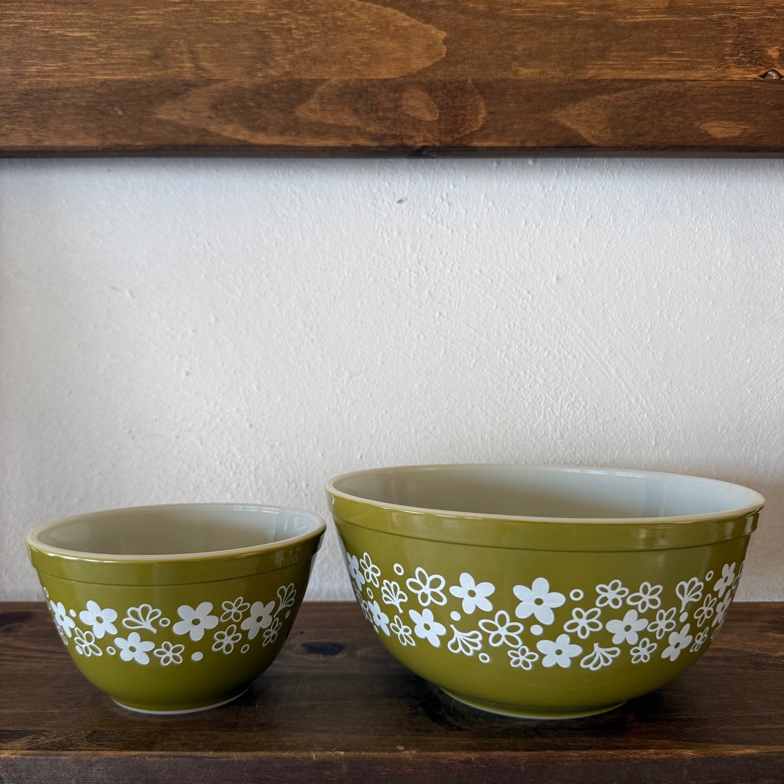 2pc Vintage Pyrex Spring Blossom Green Crazy Daisy Mixing Bowls 401 403 Set