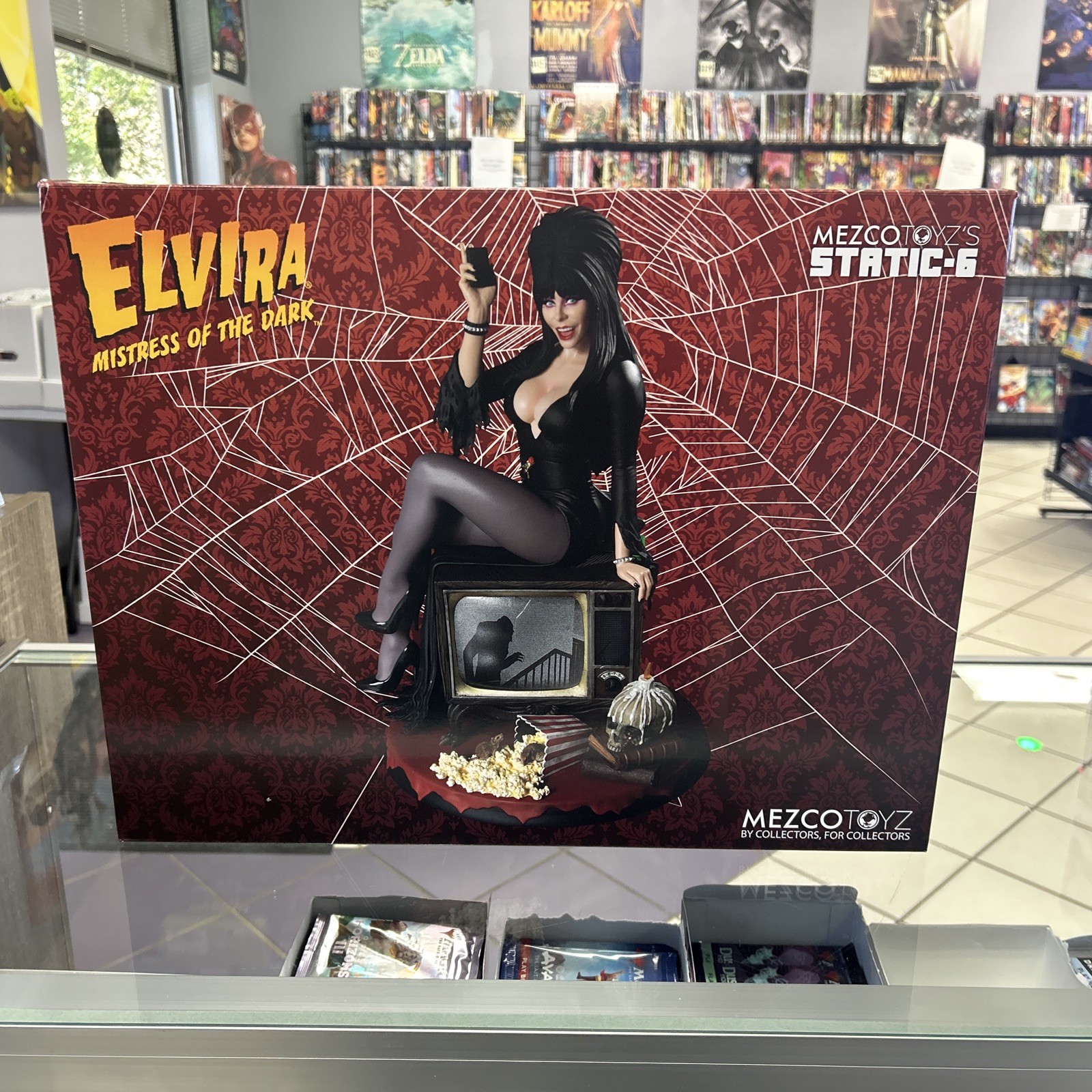 Mezco Static Six Elvira Mistress of the Dark 1/6 Statue NEW SEALED Mezco Static Six Elvira Mistress of the Dark 1/6 Statue NEW SEALED