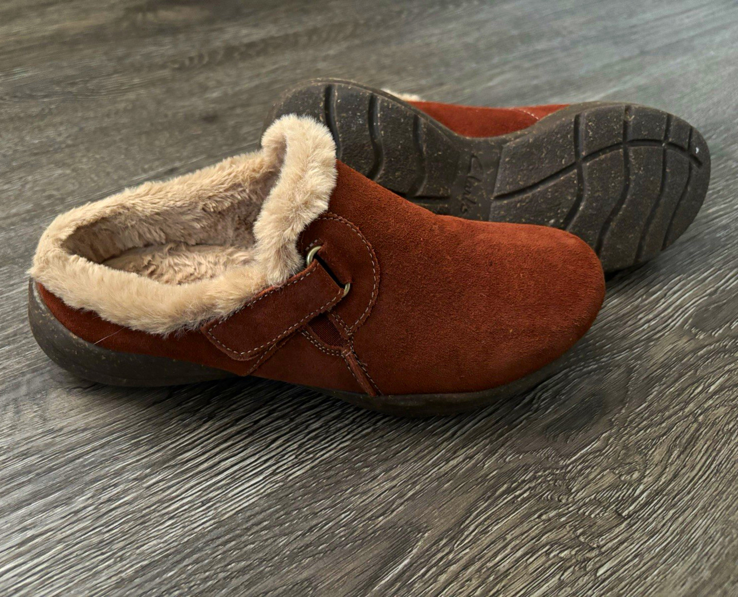 Clarks Collection Women\'s Brown Suede Faux Fur Lined Mule Slip-On Slippers 6 Clarks Collection Women\'s Brown Suede Faux Fur Lined Mule Slip-On Slippers 6