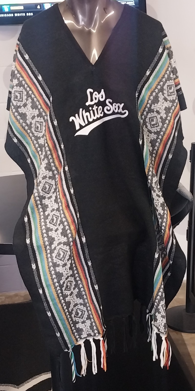 Never Worn Chicago (Los) White Sox Poncho: From 9/25/2026 Hispanic Heritage Game