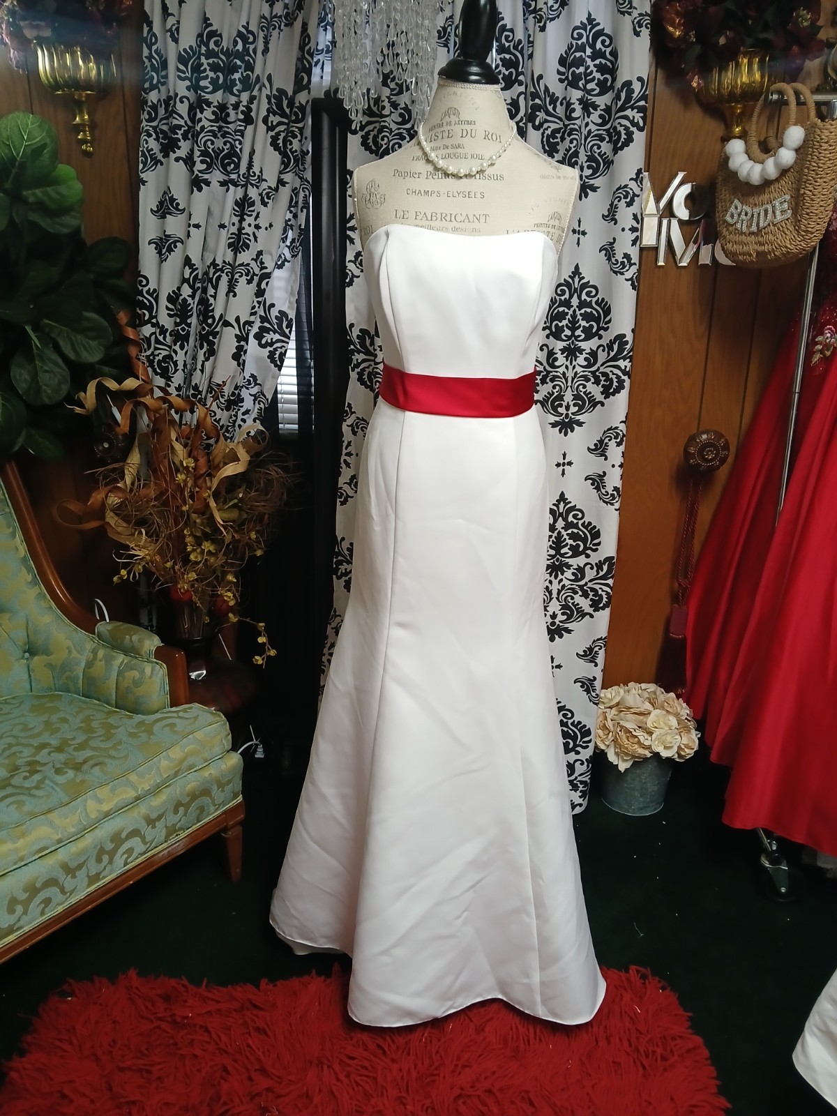 Davids Bridal White Satin Mermaid Style Apple Red Sash Wedding Dress Size 12 Davids Bridal White Satin Mermaid Style Apple Red Sash Wedding Dress Size 12