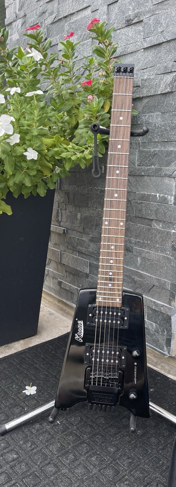 80’s Headless/ 6 String/ Electric * Rock On ⚡️🤘🏼🤘🏼🤘🏼⚡️