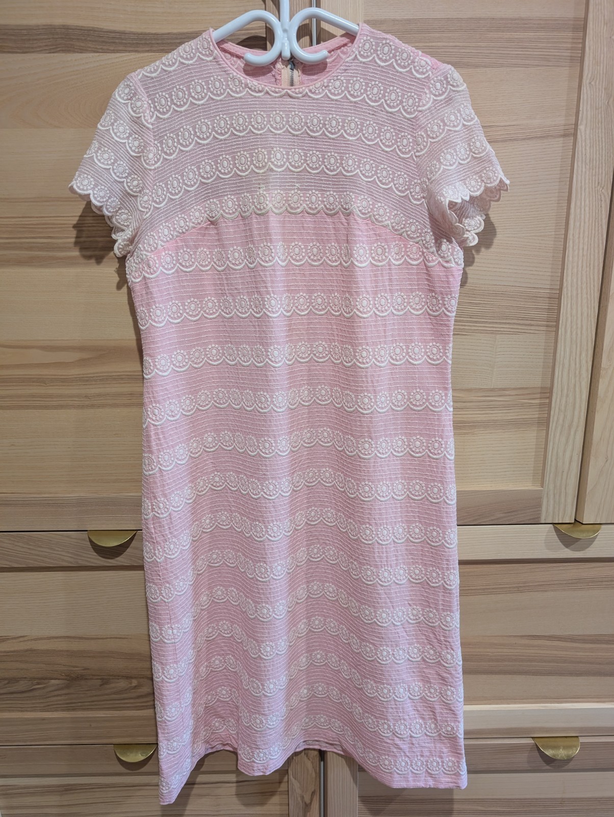 1960s True Vintage Pink Embroidered Scalloped Shift Dress, Chiffon Bodice S/M