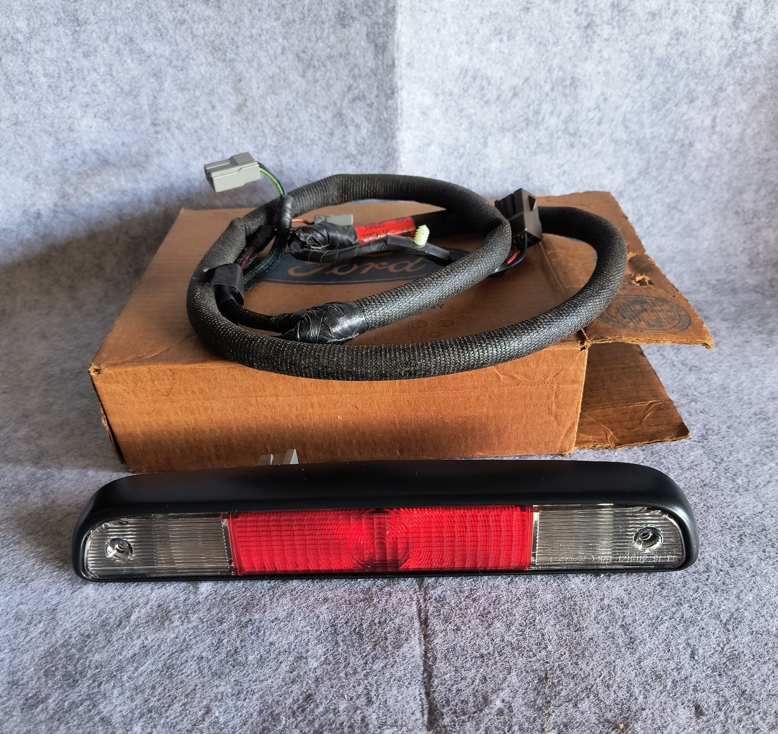 NOS 92-97 Ford F-Series 92-96 Bronco Third 3rd Brake/Cargo Light Assembly  