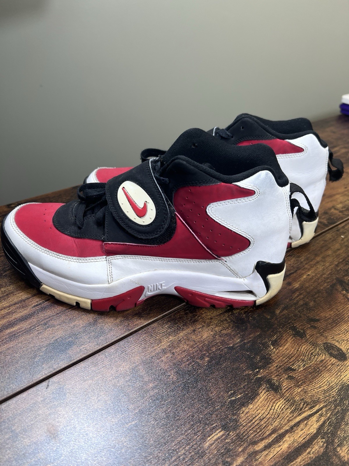 Nike Air Mission Fire Red Size 10.5 Men Shoe 629467-101 Nike Air Mission Fire Red Size 10.5 Men Shoe 629467-101