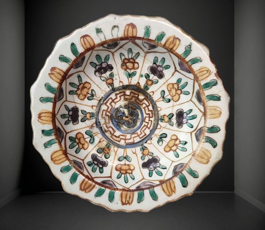 Antique Late Qing dynasty alum twig-twisted treasure flower Plate Antique Late Qing dynasty alum twig-twisted treasure flower Plate