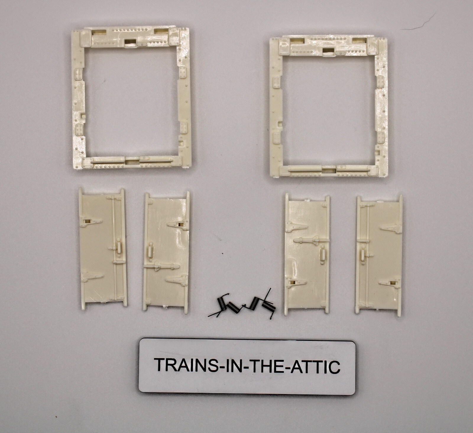 LIONEL 3472 MILK CAR DOORS CREAM 2 DOORS WITH SPRINGS, 3472 3482 3472-60  NEW