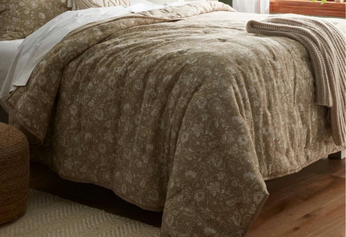 Threshold 100% Lofty Cotton Voile Quilt - Floral Green Threshold 100% Lofty Cotton Voile Quilt - Floral Green