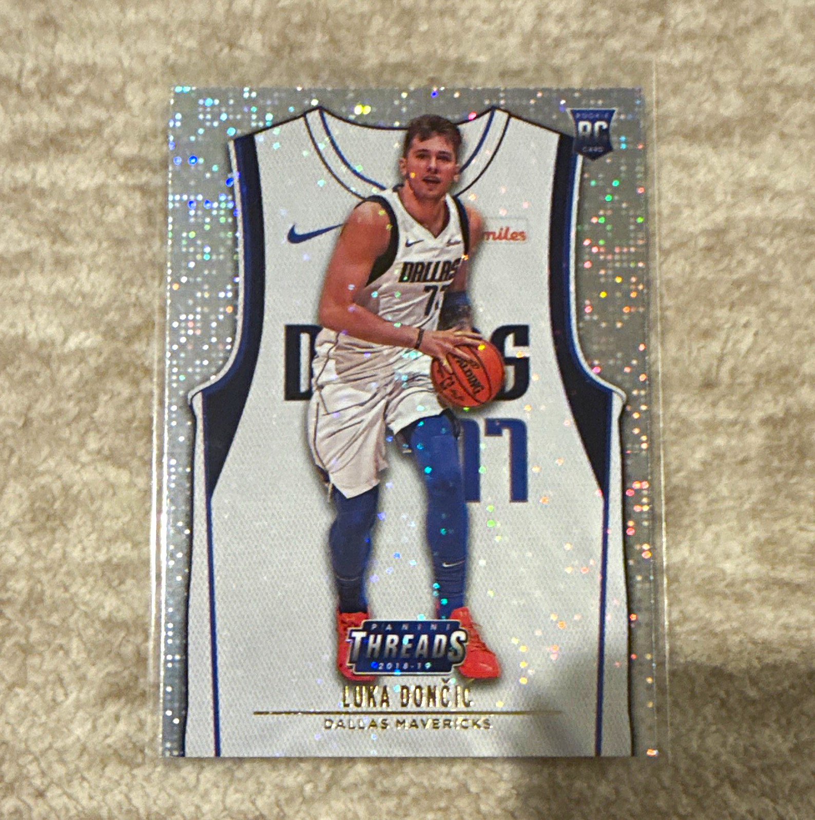 Panini 2018-19 Threads Luka Dončić Mavericks #101 Rc Dazzle WHITE RARE INVEST Panini 2018-19 Threads Luka Dončić Mavericks #101 Rc Dazzle WHITE RARE INVEST