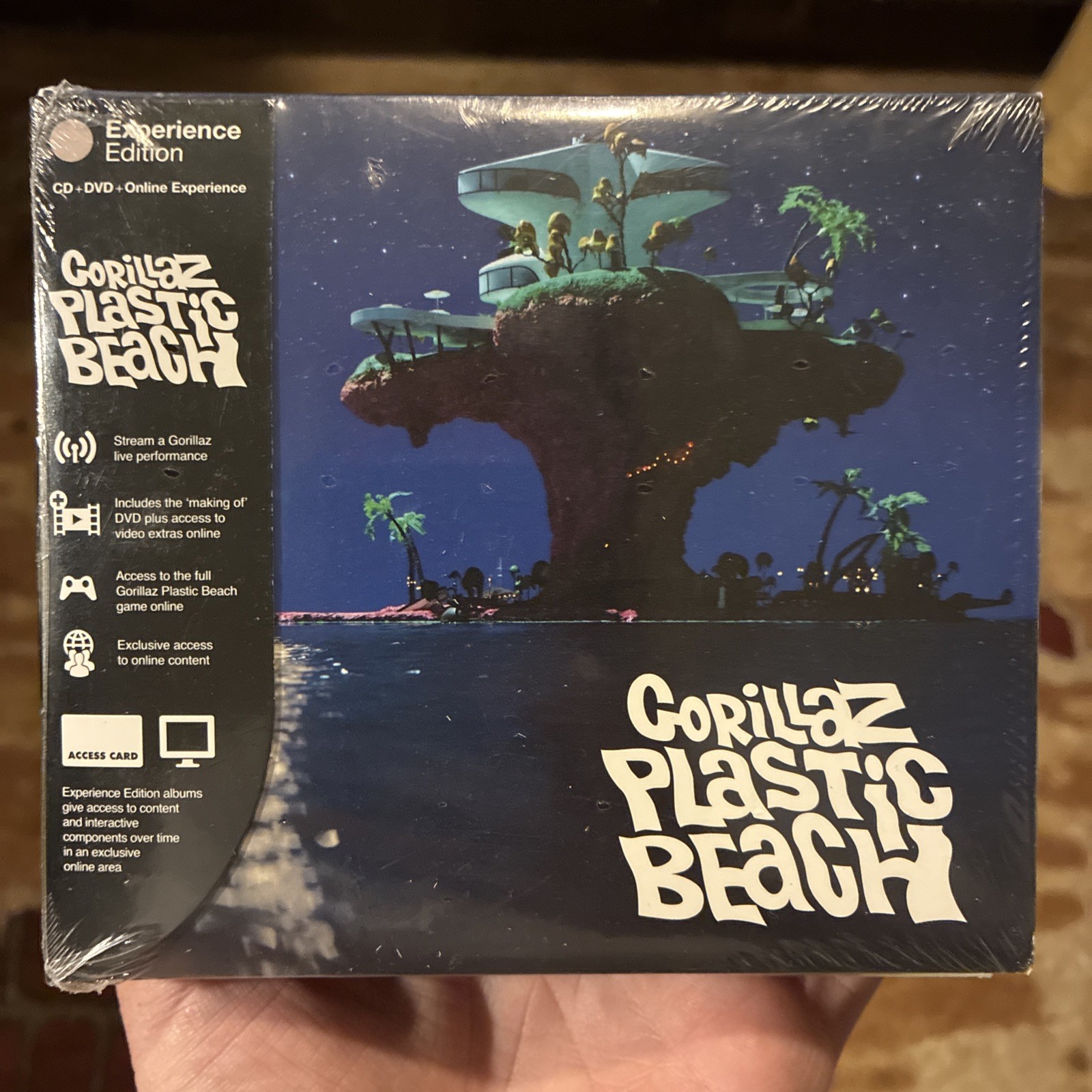SEALED Gorillaz - PLASTIC BEACH - Experience Edition CD/DVD + Online SEALED Gorillaz - PLASTIC BEACH - Experience Edition CD/DVD + Online
