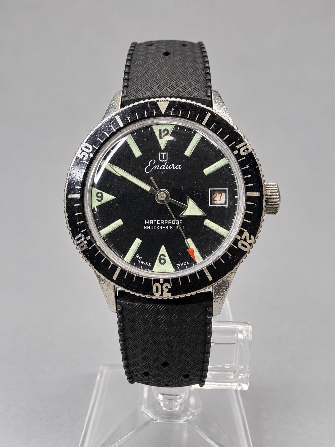 Vintage ENDURA Swiss Made Skin Diver Watch - Black Dial - Runs