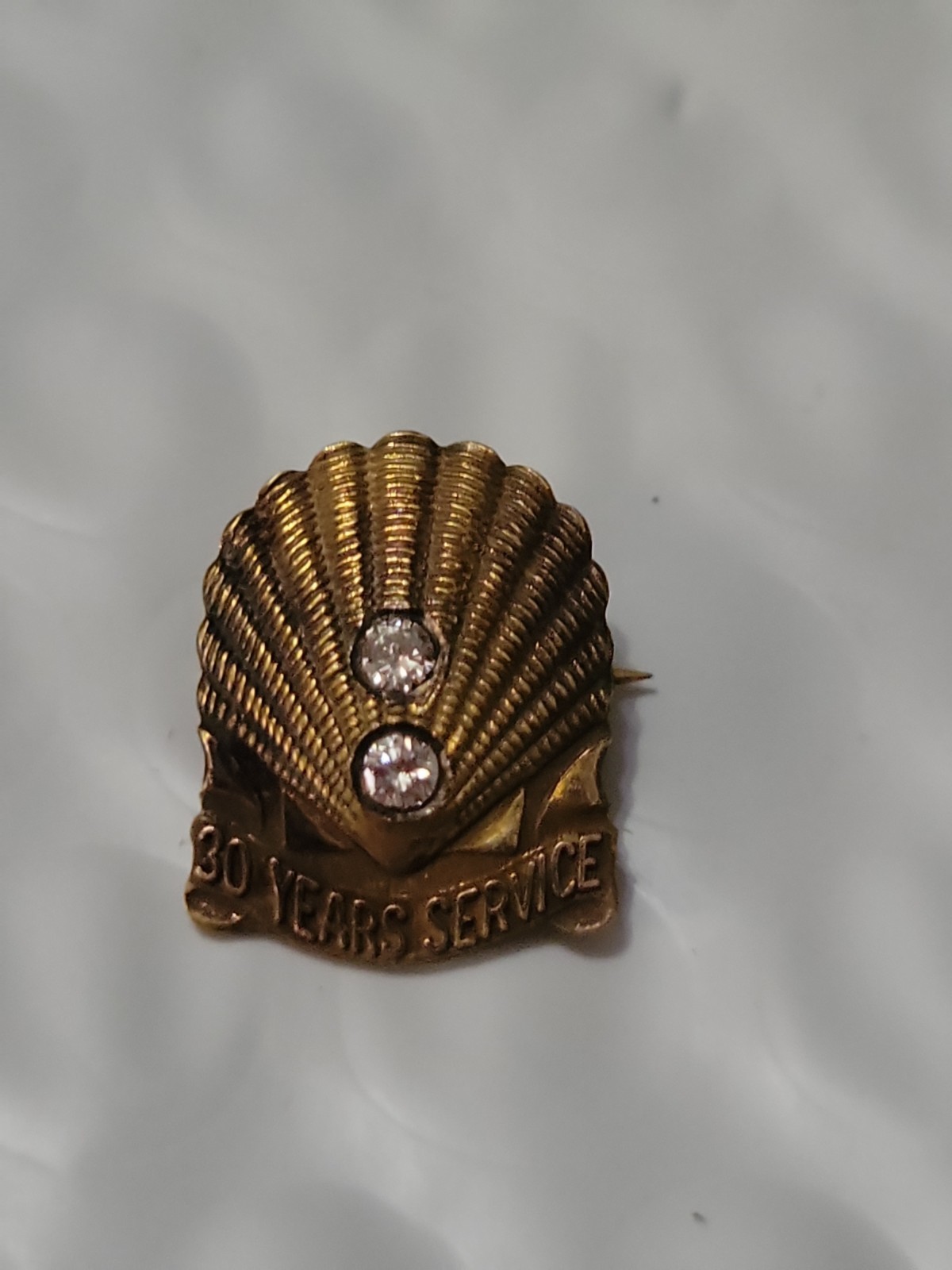 Vintage 10K Gold & Diamond Shell Gas & Oil Employee 30 Yr Service Pin 2.4g Vintage 10K Gold & Diamond Shell Gas & Oil Employee 30 Yr Service Pin 2.4g