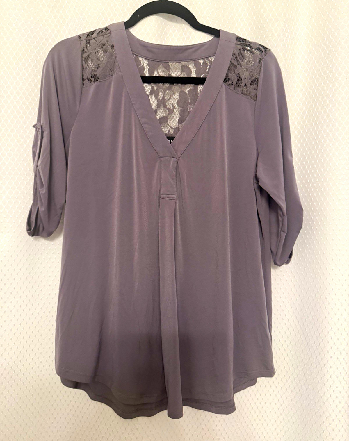Torrid Women’s Gray Lace V-Neck Tunic Blouse 00 3/4 Roll Tab Pullover Torrid Women’s Gray Lace V-Neck Tunic Blouse 00 3/4 Roll Tab Pullover