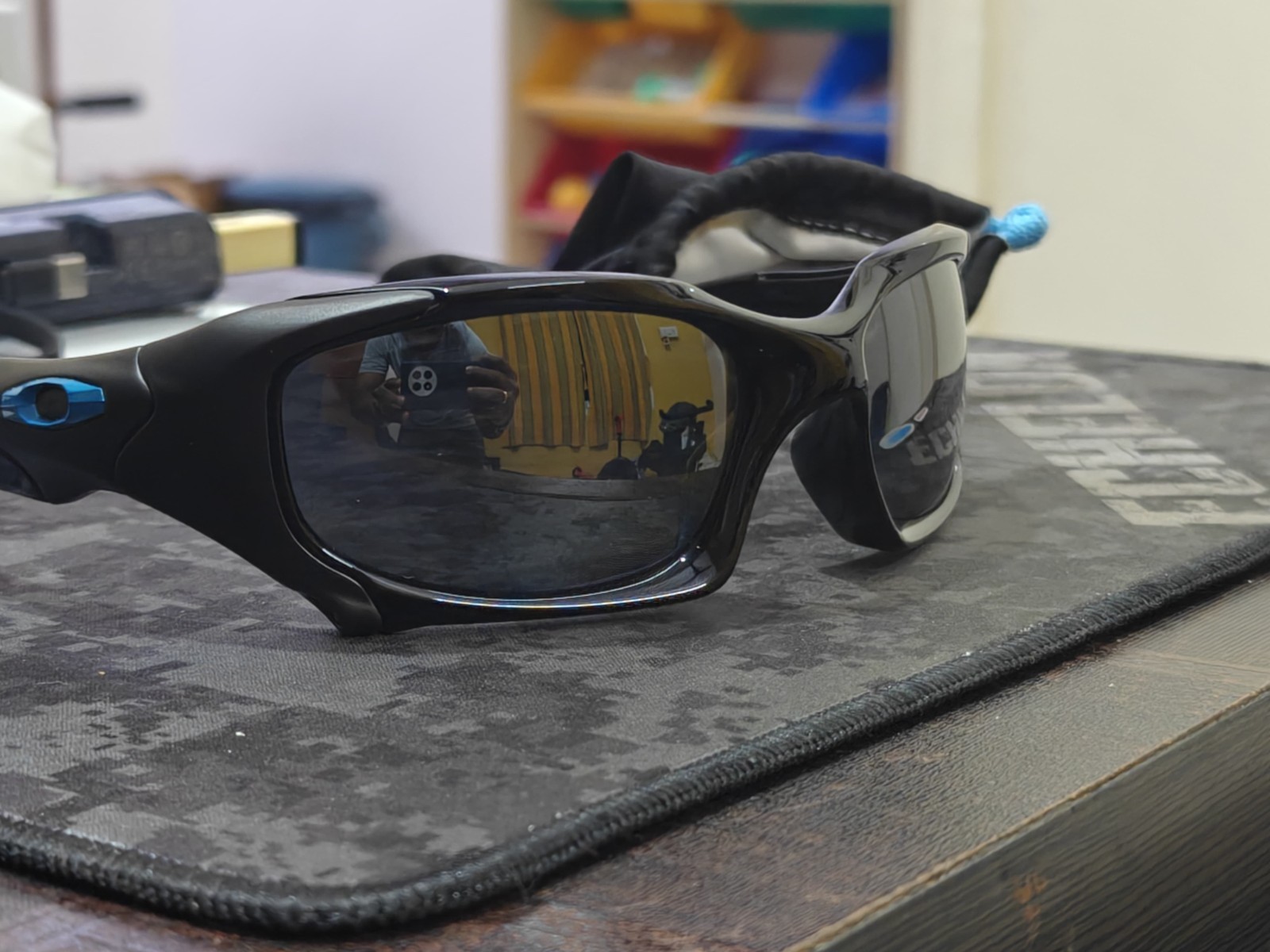 BRAND NEW OAKLEY PIT BOSS TRON EDITION - GUN METAL/BLACK POLARIZED BRAND NEW OAKLEY PIT BOSS TRON EDITION - GUN METAL/BLACK POLARIZED