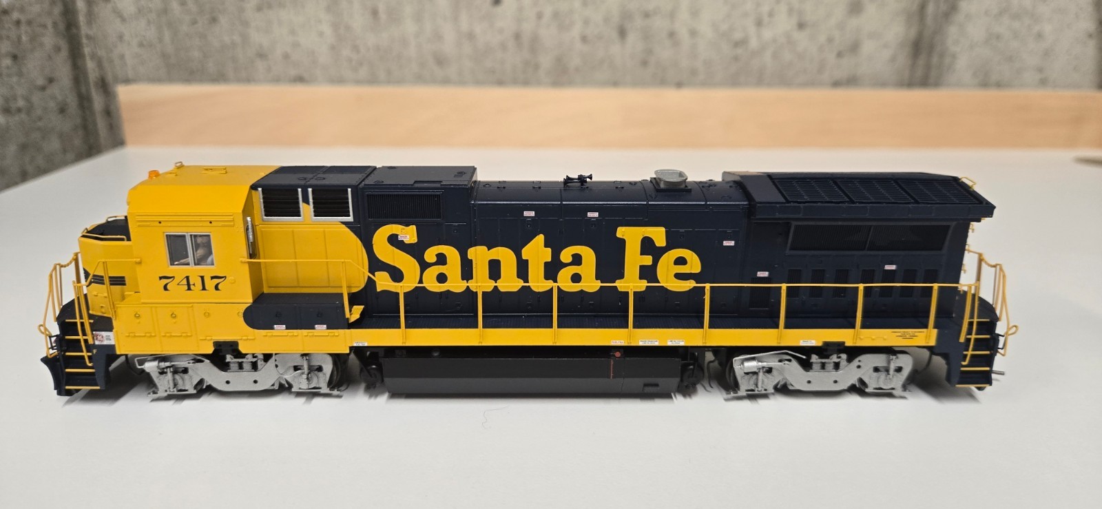 HO Atlas 10 003 091 GE Dash 8-40B Santa Fe #7417 DCC & Sound HO Atlas 10 003 091 GE Dash 8-40B Santa Fe #7417 DCC & Sound