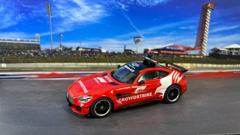 IXO 1/43 MERCEDES BENZ GT-R AMG F1 SAFETY CAR CROWDSTRIKE 2021 BERND MAYLANDER
