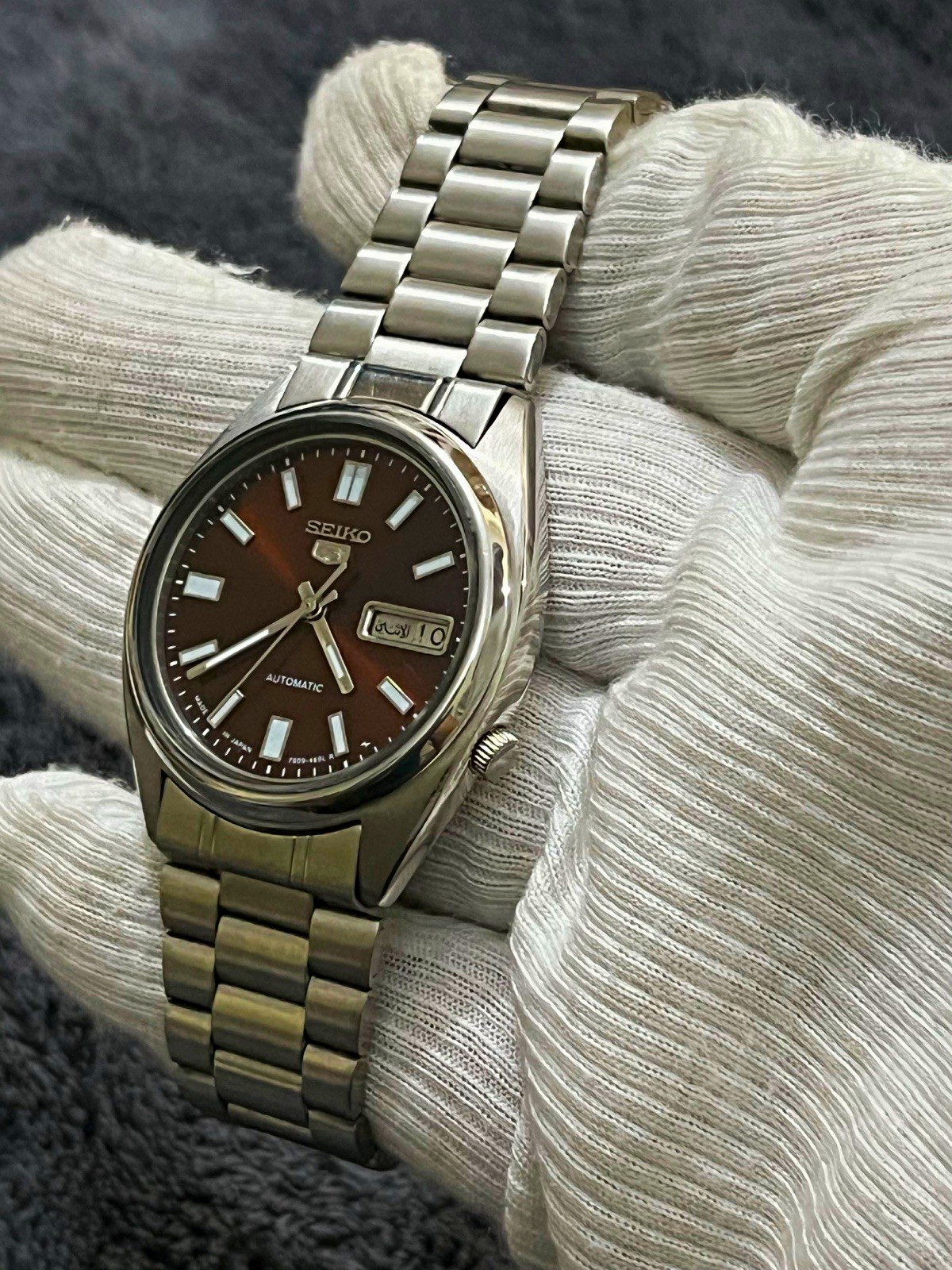 Seiko 5 Automatic Brown Dial Day/Date 12-Hour Silver Steel Bracelet Seiko 5 Automatic Brown Dial Day/Date 12-Hour Silver Steel Bracelet