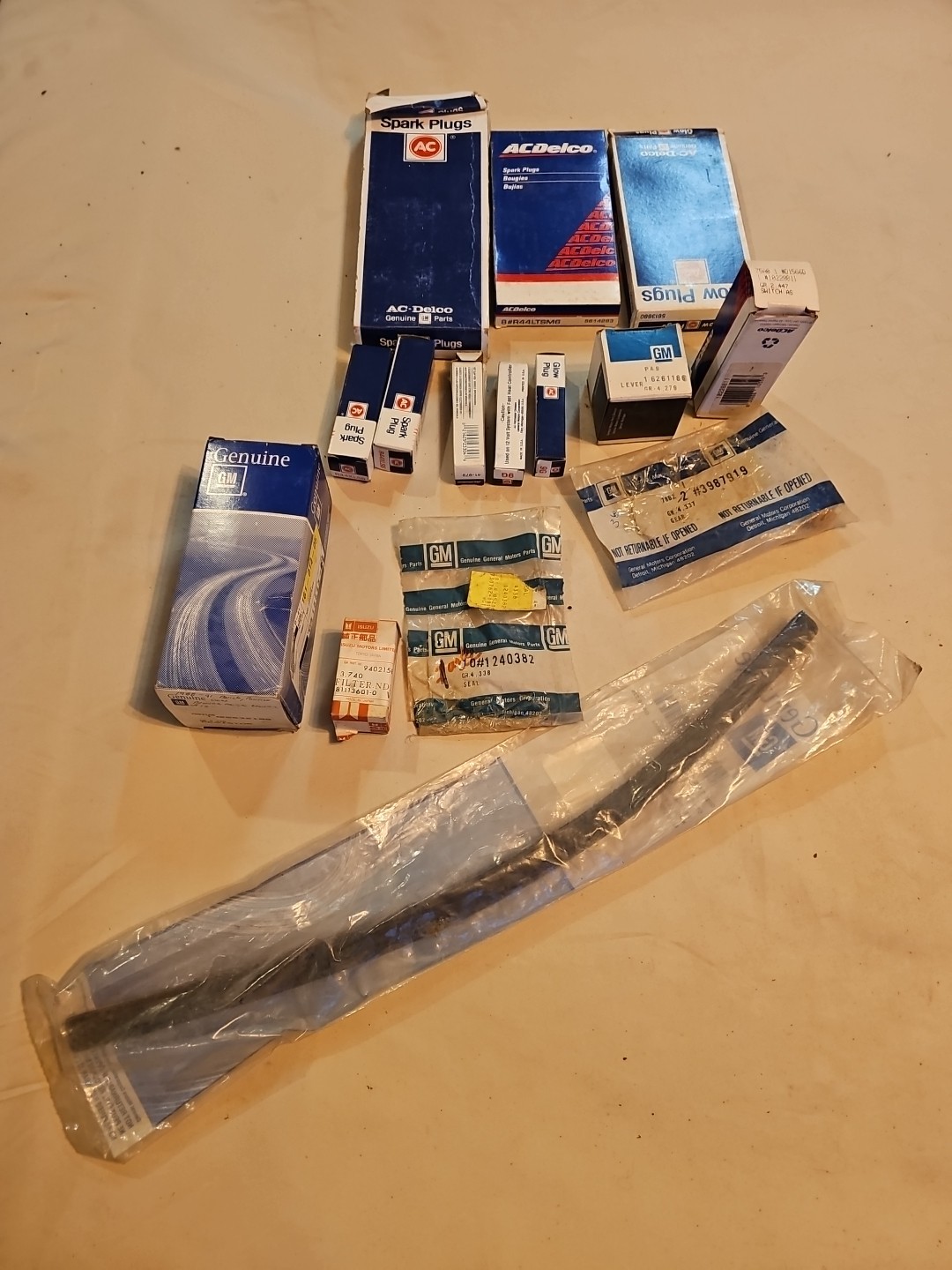 LOT OF 14 NOS OEM GENUINE GENERAL MOTORS GM RANDOM PARTS LOT OF 14 NOS OEM GENUINE GENERAL MOTORS GM RANDOM PARTS