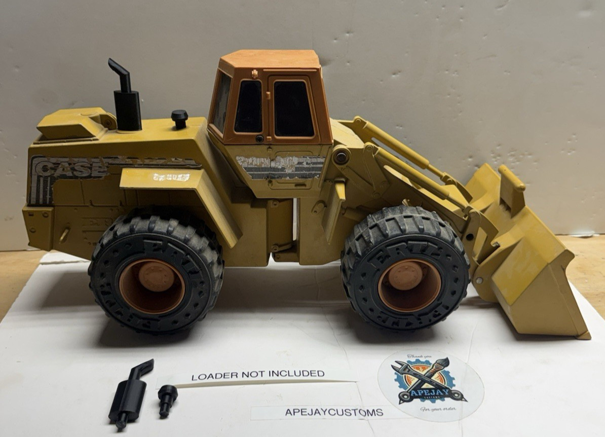 1 new muffler and pre cleaner for ERTL Case W30 Die Cast Front Loader 1 new muffler and pre cleaner for ERTL Case W30 Die Cast Front Loader