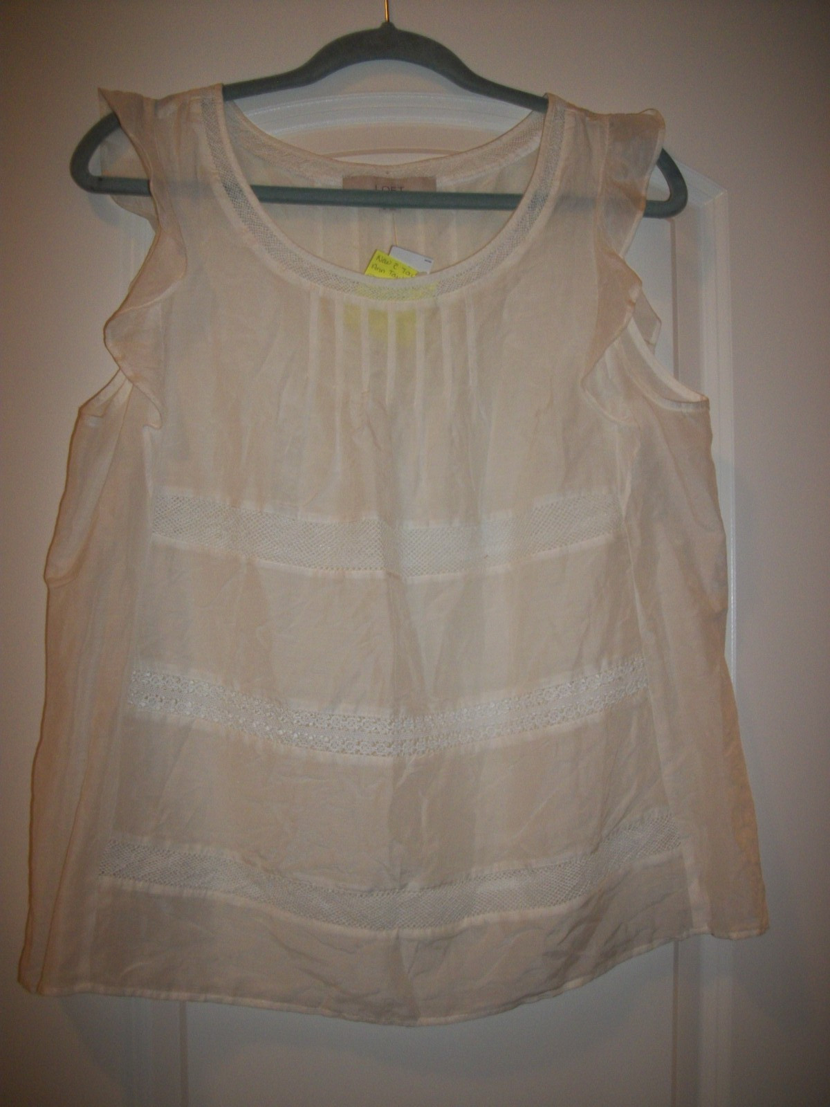 Misses NWT *Ann Taylor Loft* Ivory boat neck sleeveless top Size: Medium Misses NWT *Ann Taylor Loft* Ivory boat neck sleeveless top Size: Medium