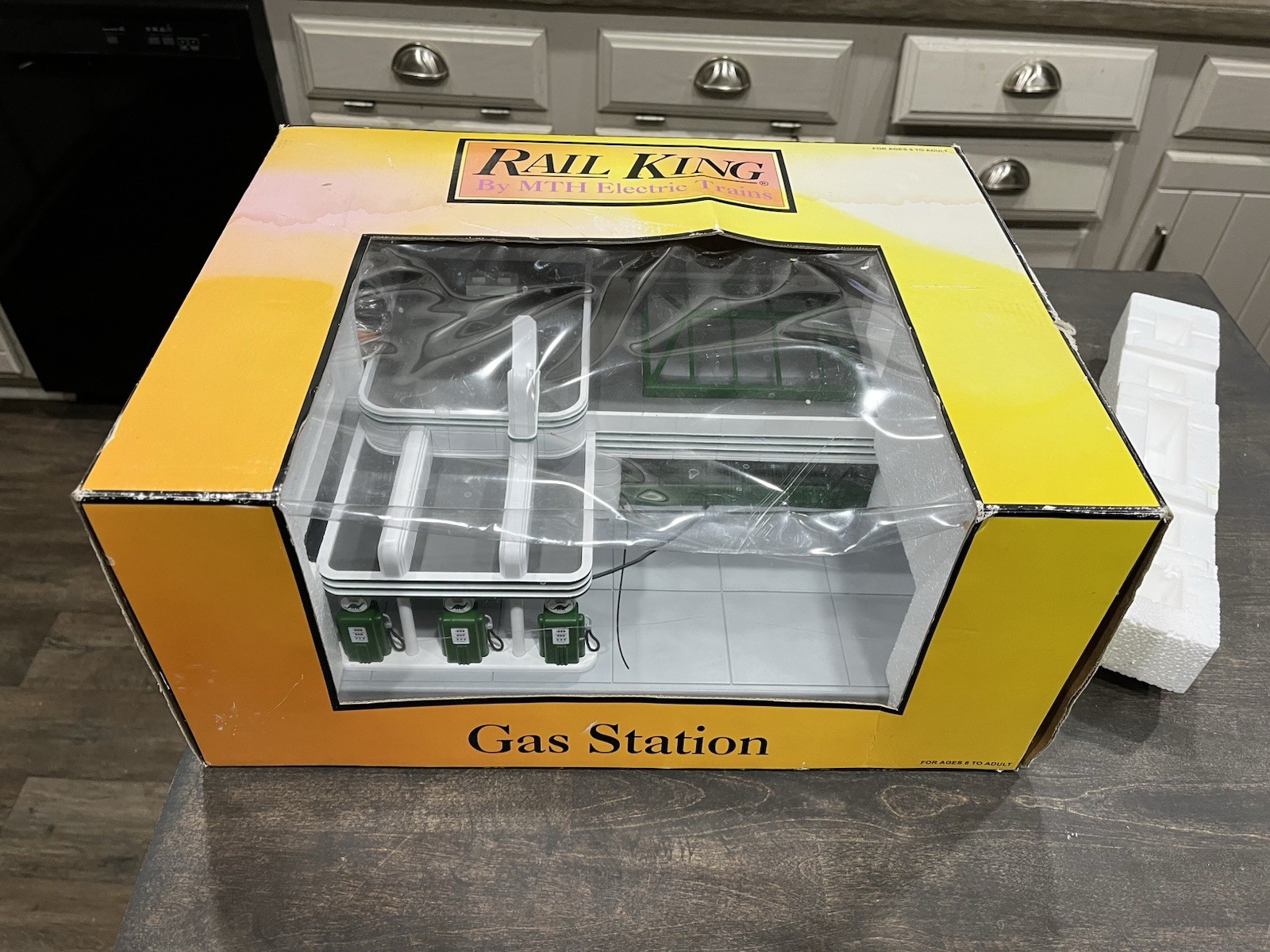 NEW NIB MTH RAIL KING SINCLAIR Dino GAS STATION 30-9101 w/ Light & Sound ERTL