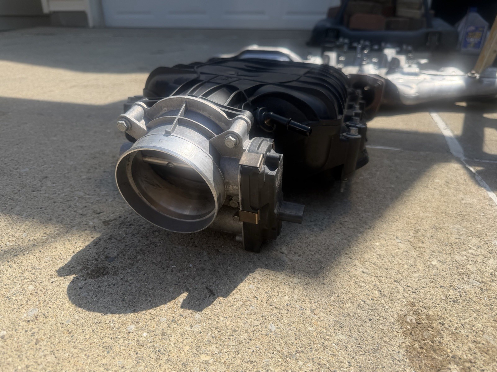 LT1 Intake Manifold with Throttle Body GM LT1 Intake Manifold with Throttle Body GM