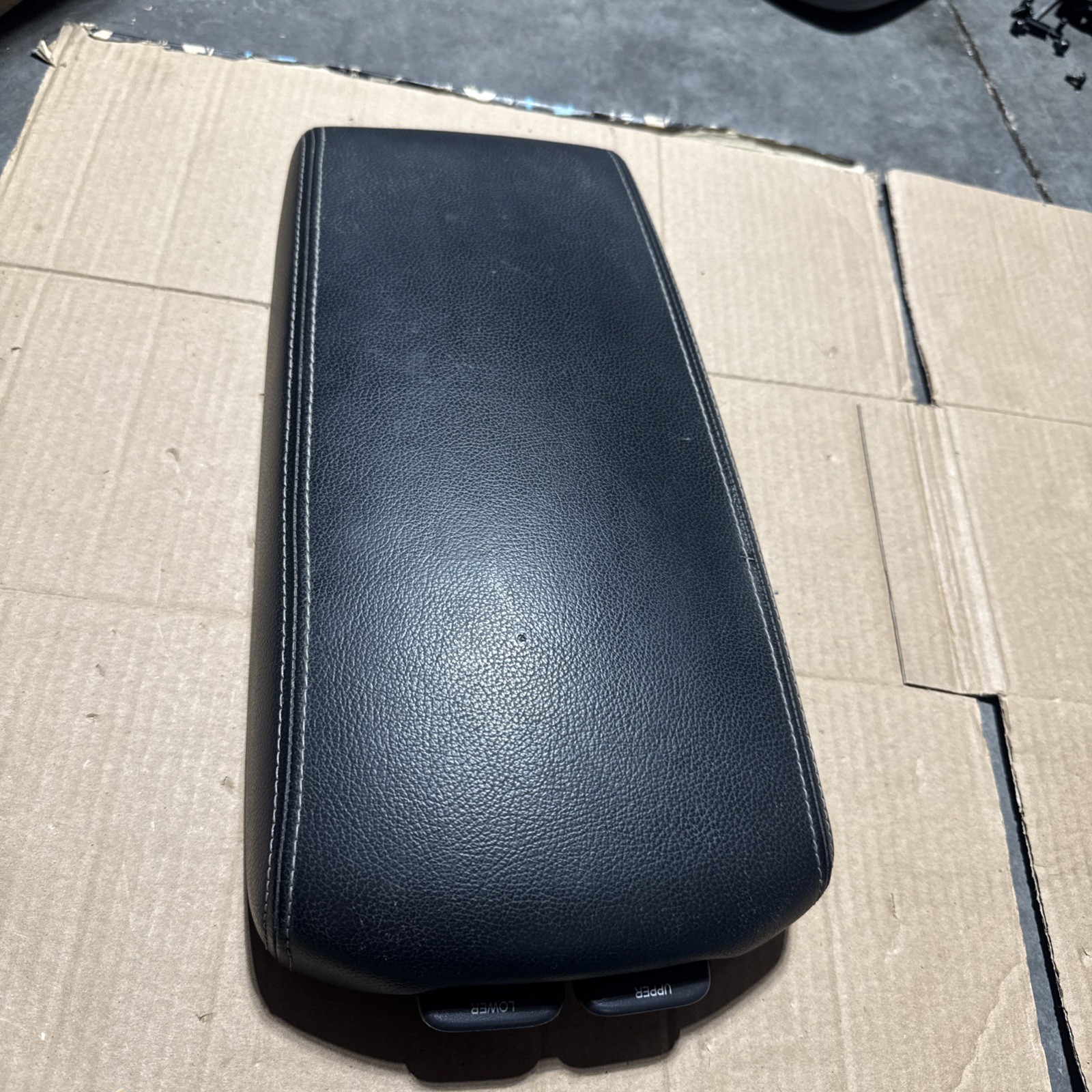 2013-2018 Nissan Altima black Center Console Lid Armrest 2013-2018 Nissan Altima black Center Console Lid Armrest