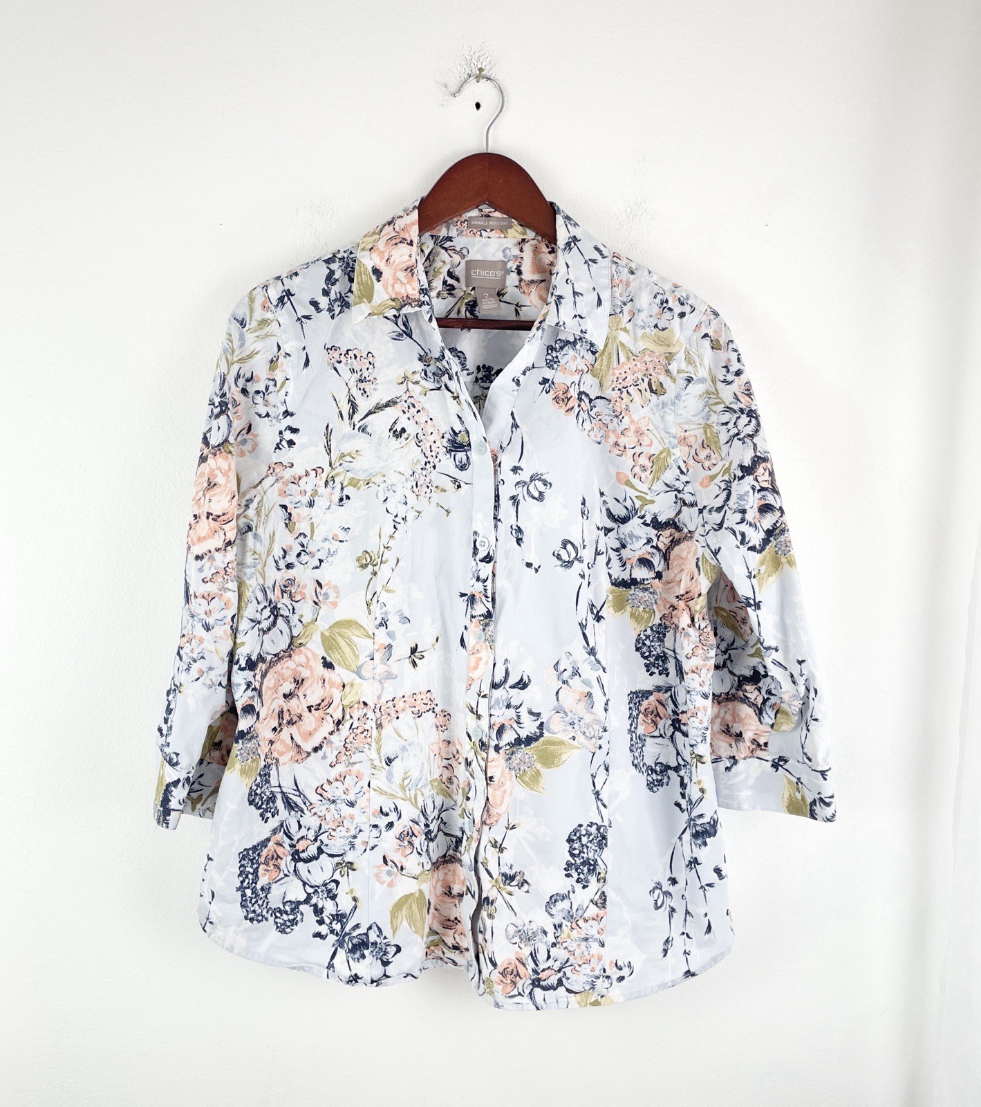 Chicos 2 Blue Floral 3/4 Sleeve Button Up Blouse Women’s Large Chicos 2 Blue Floral 3/4 Sleeve Button Up Blouse Women’s Large
