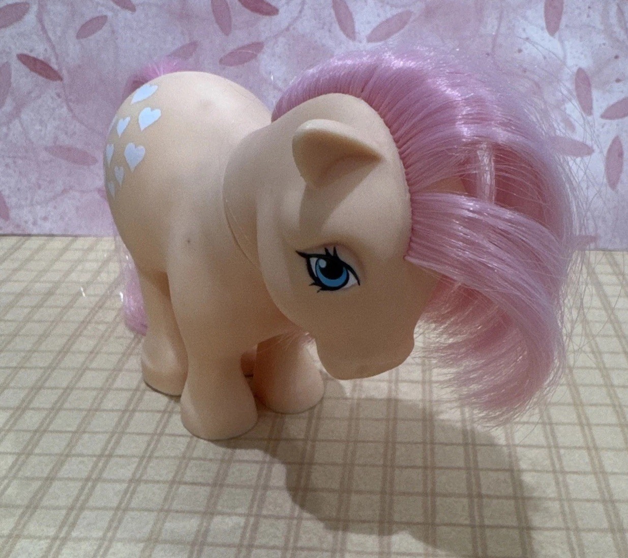 Hasbro My Little Pony Vintage 1982 FLAT FOOT. RARE PEACHY White hearts Hasbro My Little Pony Vintage 1982 FLAT FOOT. RARE PEACHY White hearts