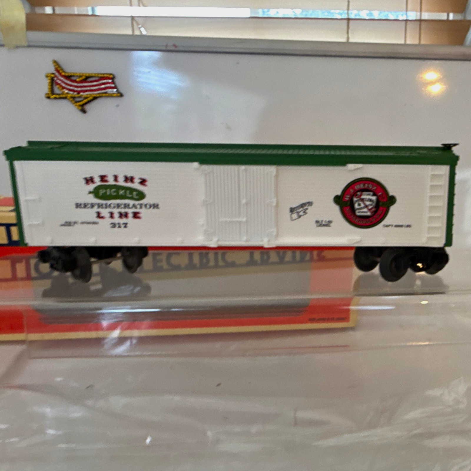 Lionel O Gauge H.J. Heinz Pickle Refrigerator Car White/Green MPN 6-19061 Lionel O Gauge H.J. Heinz Pickle Refrigerator Car White/Green MPN 6-19061